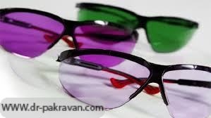 عینک‌های دارای ته رنگ‌های متفاوت، بسته به نوع کوررنگی قابل استفاده می‌باشند.